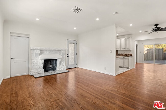 Building Photo - 4530 Bakman Ave