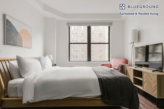 Building Photo - 200 E Chestnut St