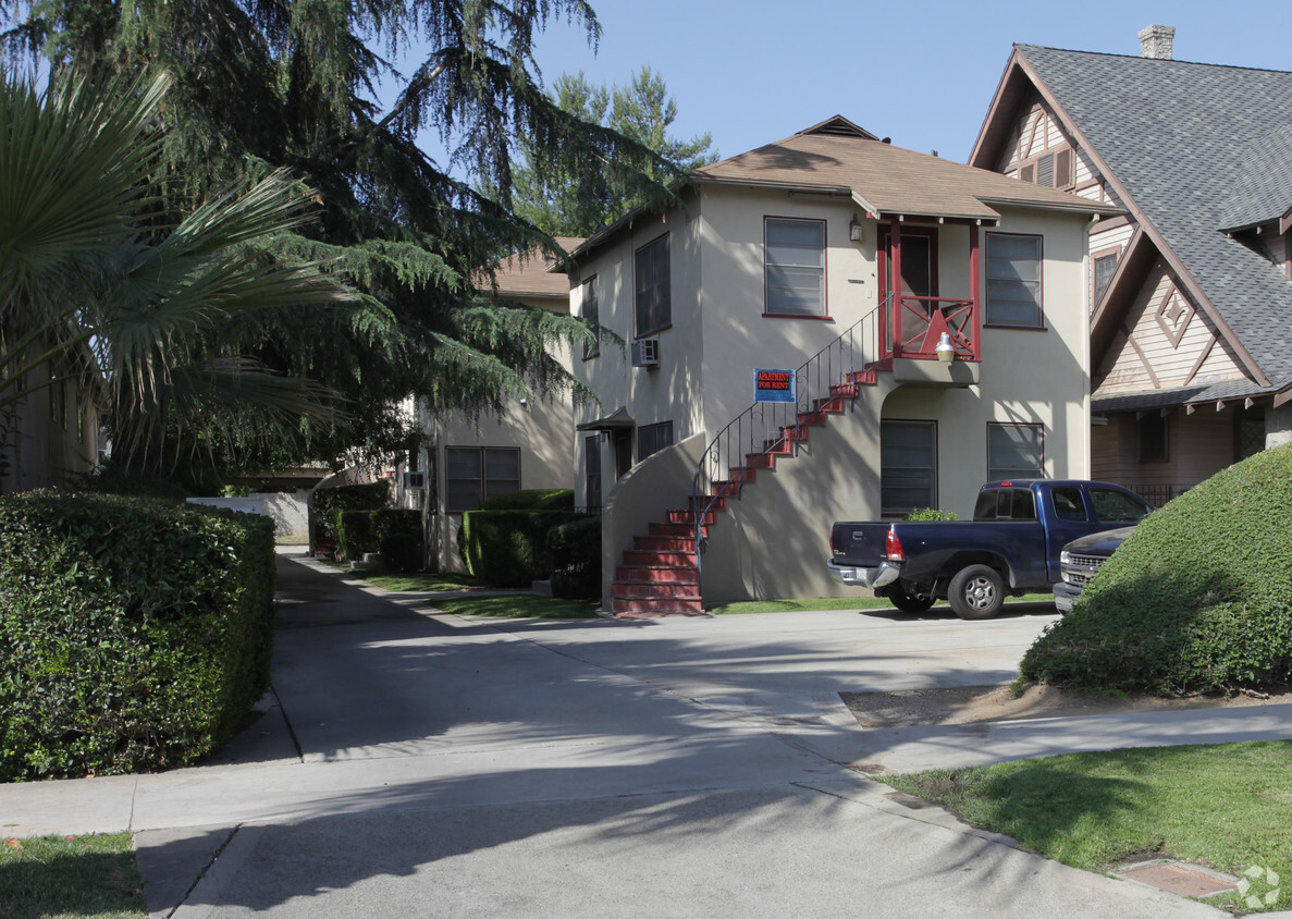 Building Photo - 4480 University Ave