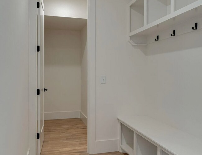 Cuarto de servicio y almacenamiento - 613 Southgate Ave