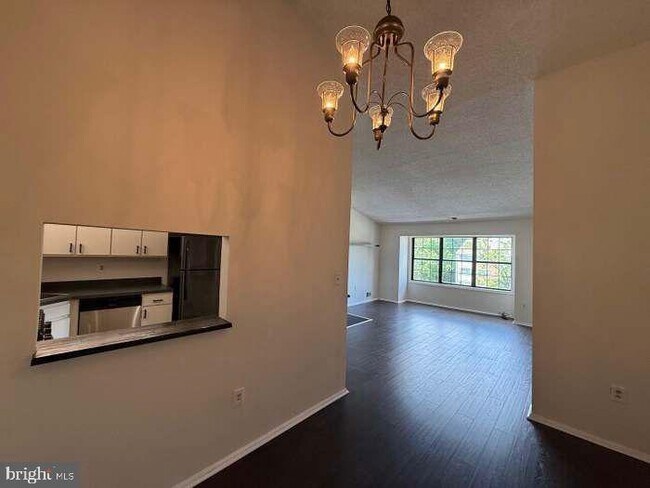 Foto del edificio - 65 Joyner Ct