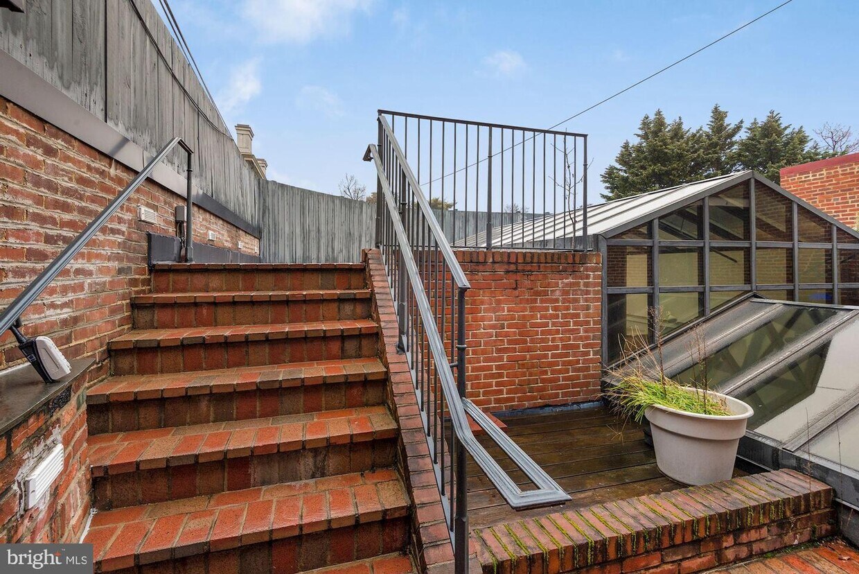 Foto principal - 3065 M St NW