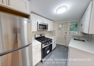 Building Photo - 3 Gibson St Building Photo - 3 Gibson St