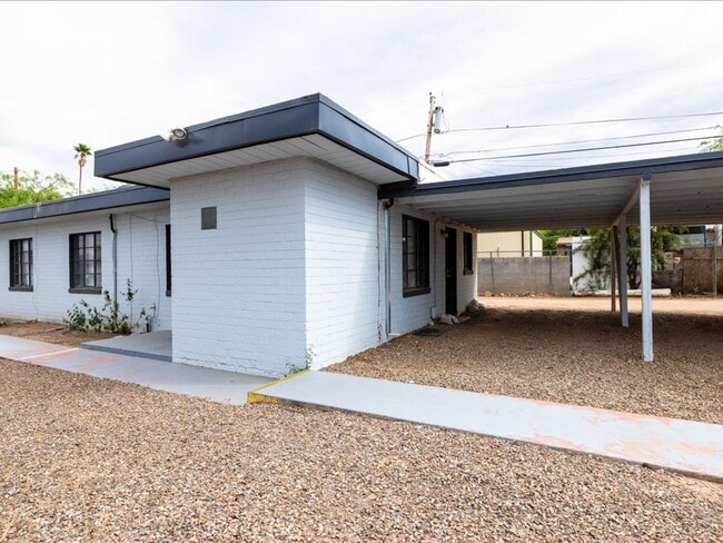 Building Photo - Cozy & Modern 2-Bedroom Home