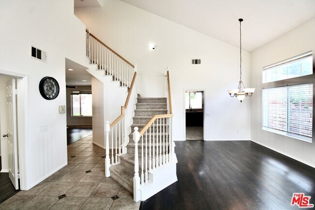 Building Photo - 1124 Acapulco Ave