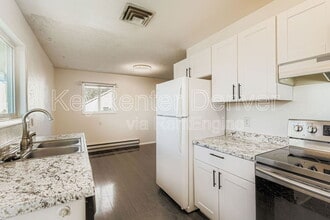 Building Photo - 11850 W Independence Ave