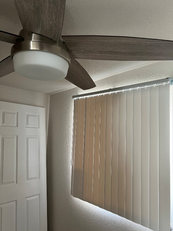 Foto del edificio - 6612 Light Breeze Dr