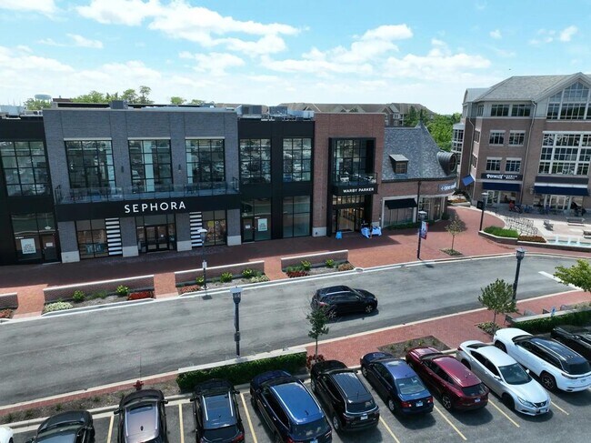 Foto del edificio - 728 Waukegan Rd