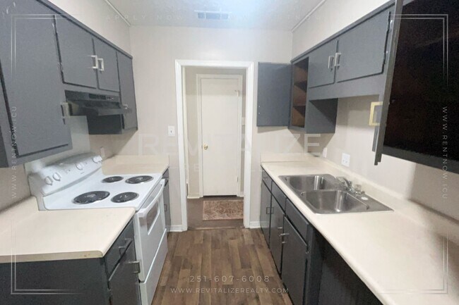Foto del edificio - COMING SOON!! 3 Bed 1 Bath with Large Yard