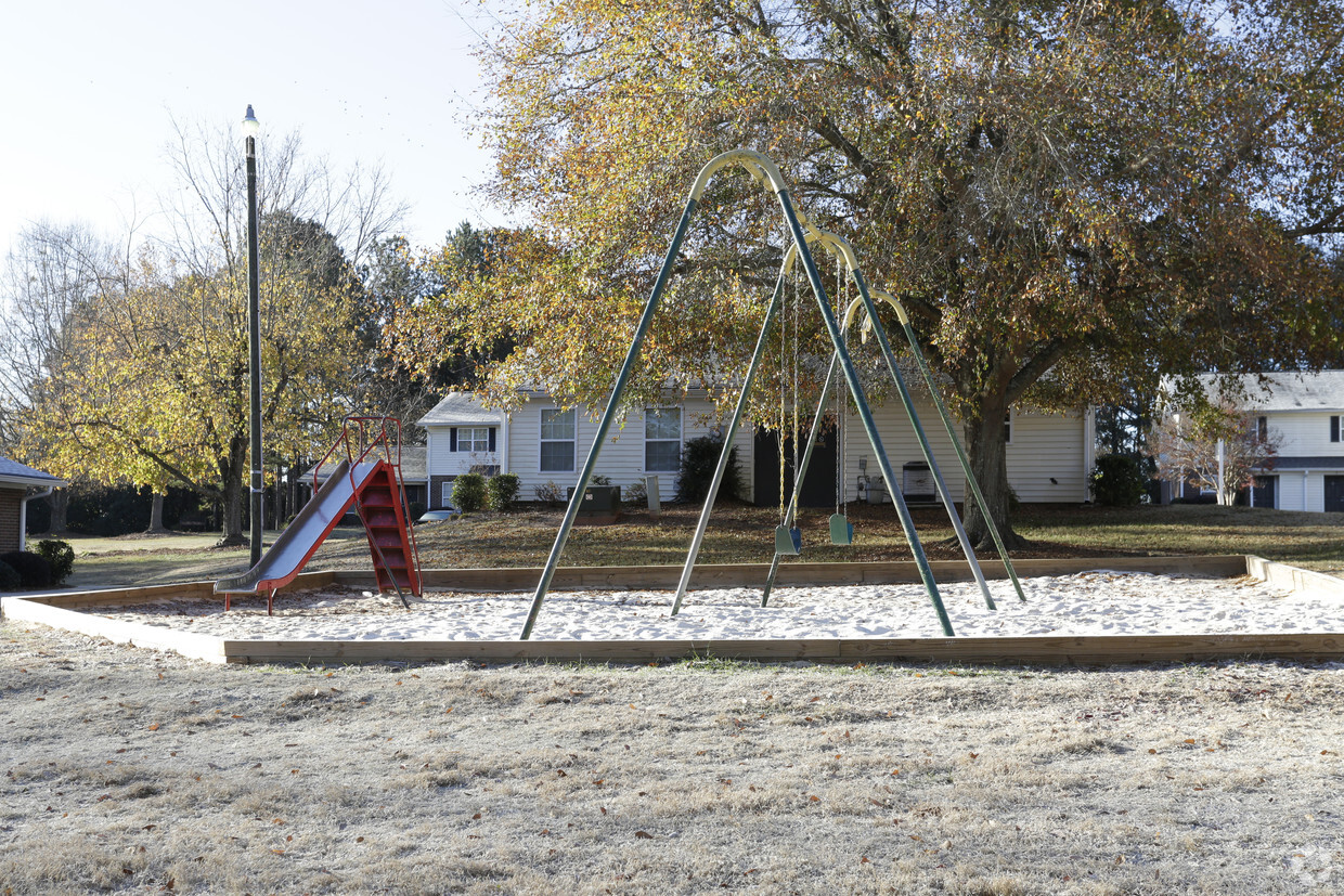 Foto del edificio - Meadowbrook Apartments