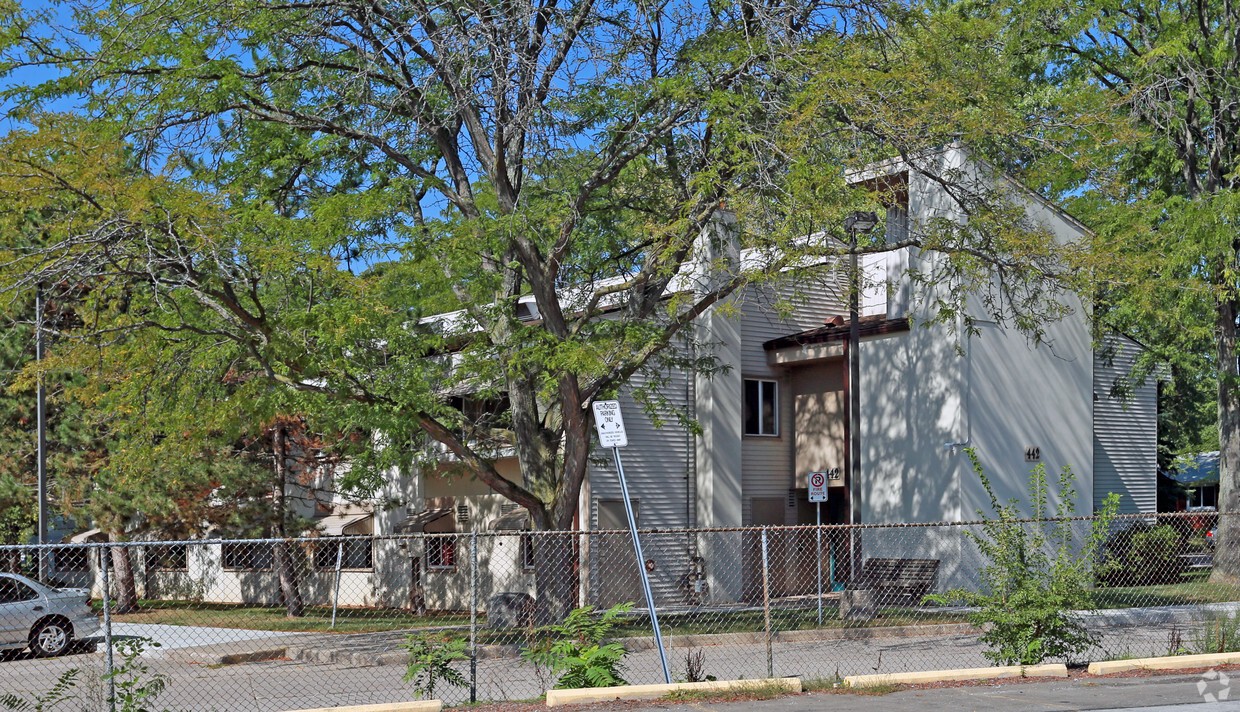Building Photo - Briarwood Apartments