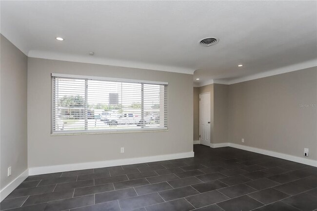 Foto del edificio - 8464 Hollyhock Ave