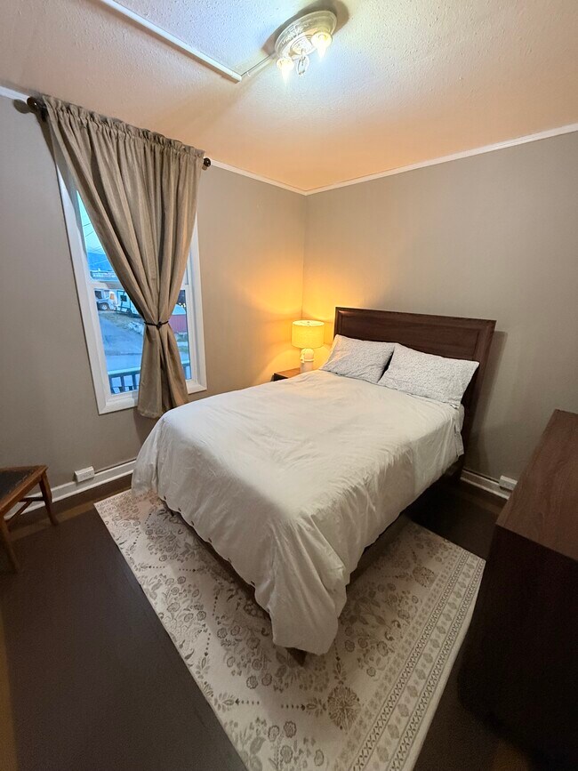 Foto del edificio - 215 N Emmett Ave