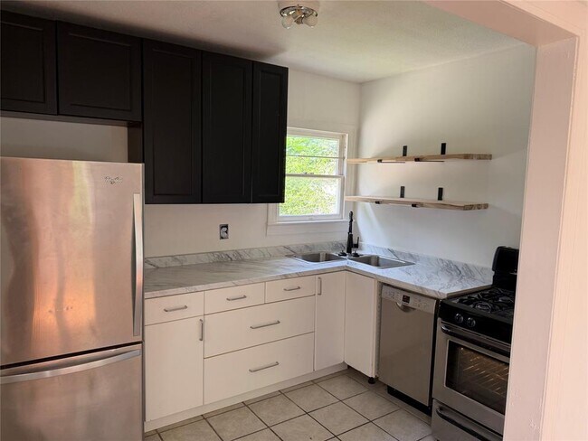 Foto del edificio - 2932 Moss St