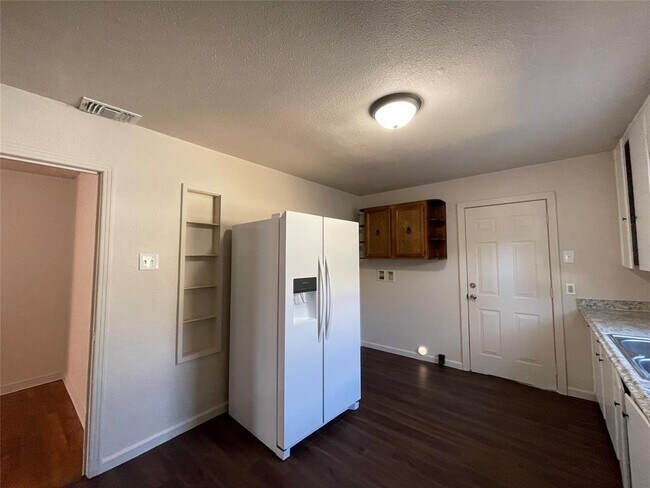 Building Photo - 5032 Panola Ave