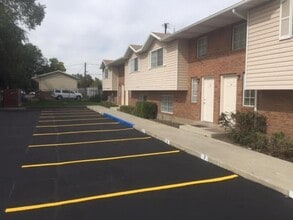 Building Photo - 697 600 W
