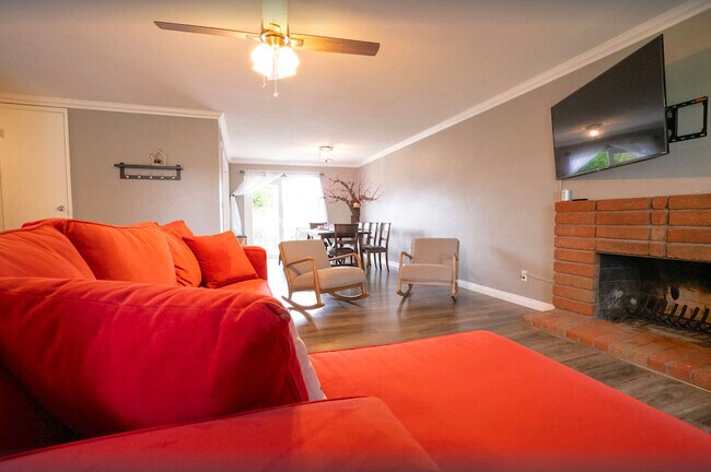 Building Photo - 1631 E Banyan Ct