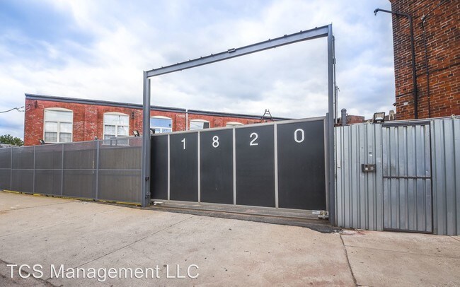 Building Photo - 1 br, 1.5 bath House - 1822 E Venango Street