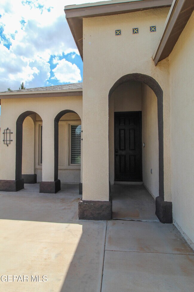 Foto del edificio - 2209 Honour Point Pl