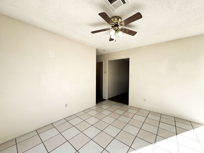Building Photo - "Spacious 4-Bedroom Home in Yuma with 2 Full Baths!"