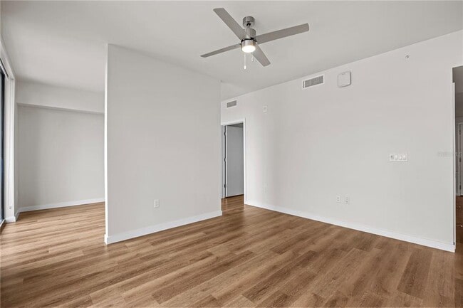 Building Photo - 300 W Tyler St