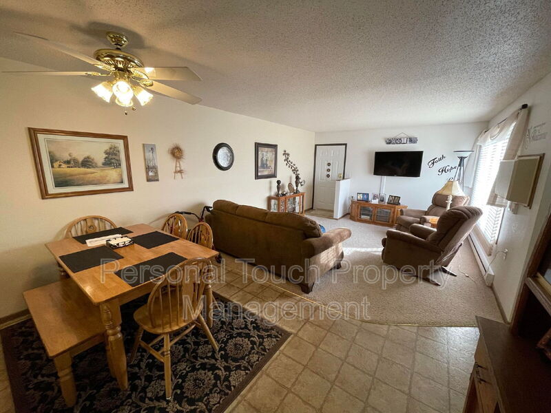 Foto principal - 435 22nd St E