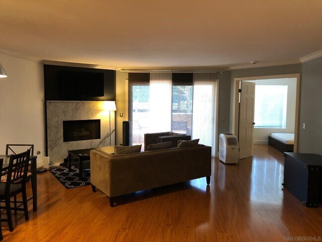 Building Photo - 8880 Villa La Jolla Dr