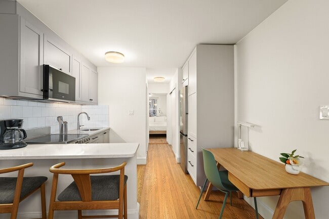 Building Photo - 136 E 92nd St