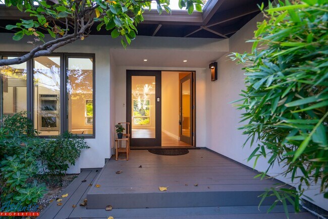 Foto del edificio - Beautiful Los Gatos Home | Remodeled | Swi...