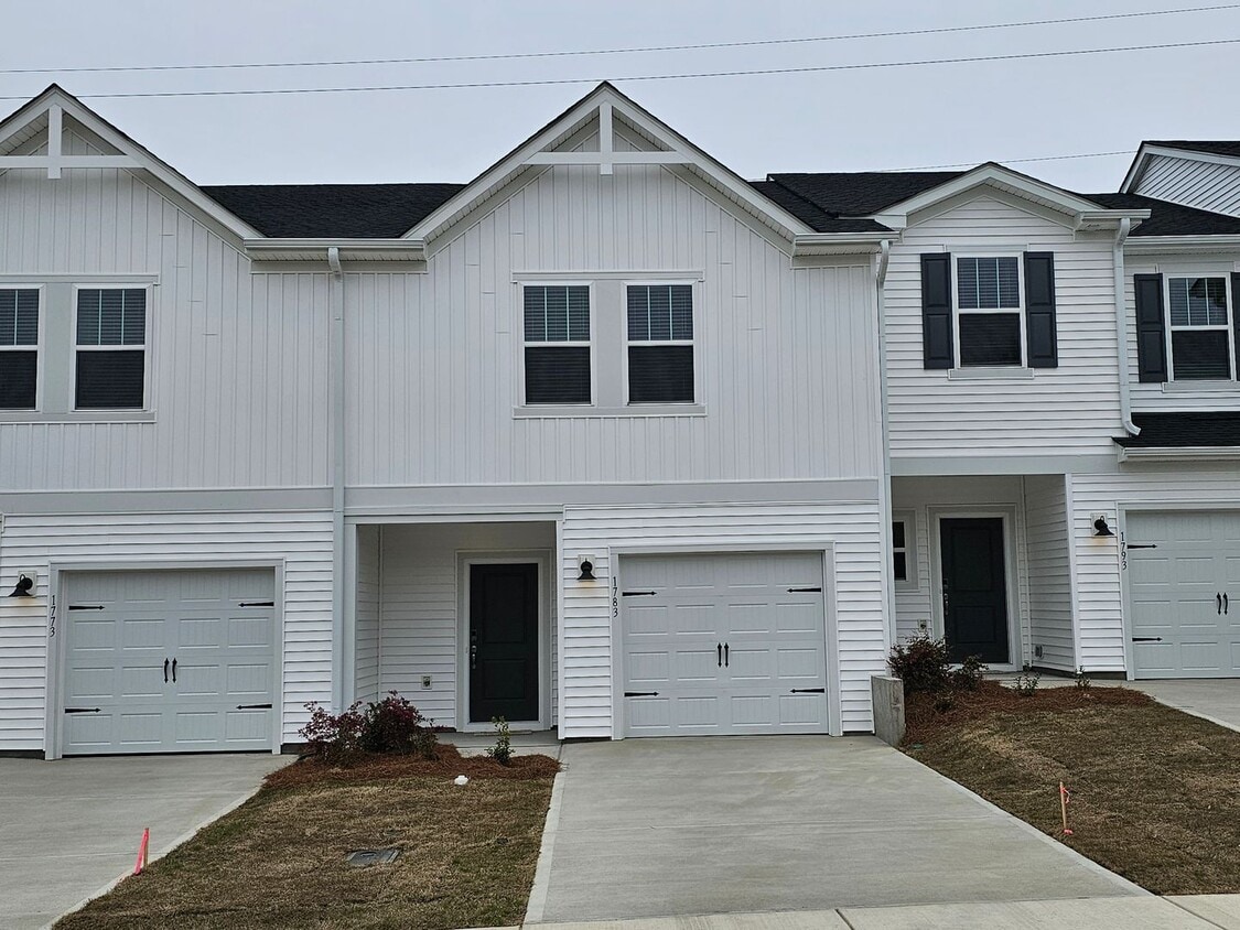 Primary Photo - Like-New townhome in Concord