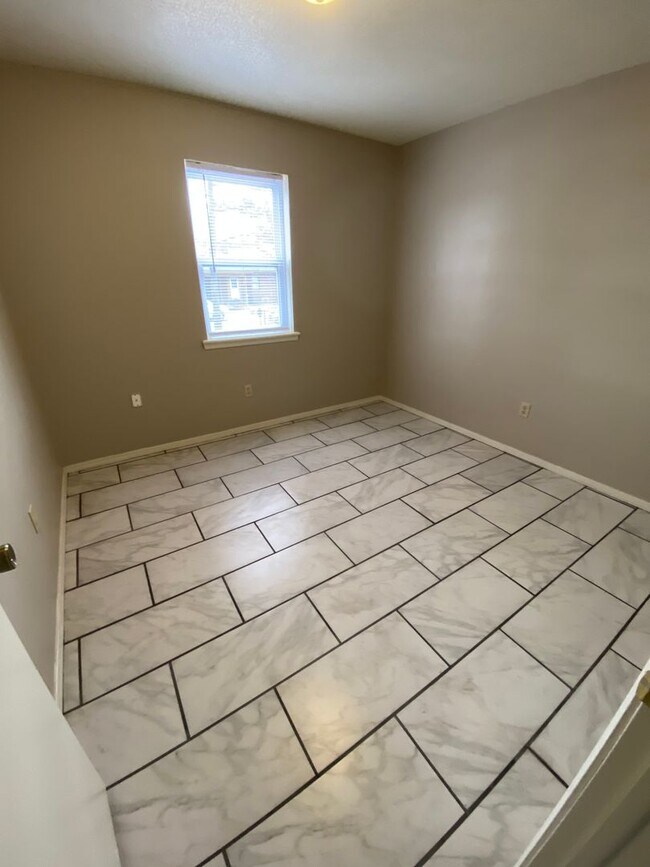 Foto del edificio - 3 Bed 1 Bath House Total Electric, 1 Car G...