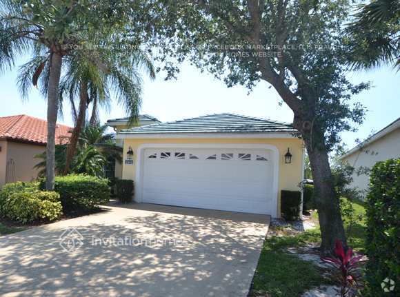 Building Photo - 2542 Country Golf Dr