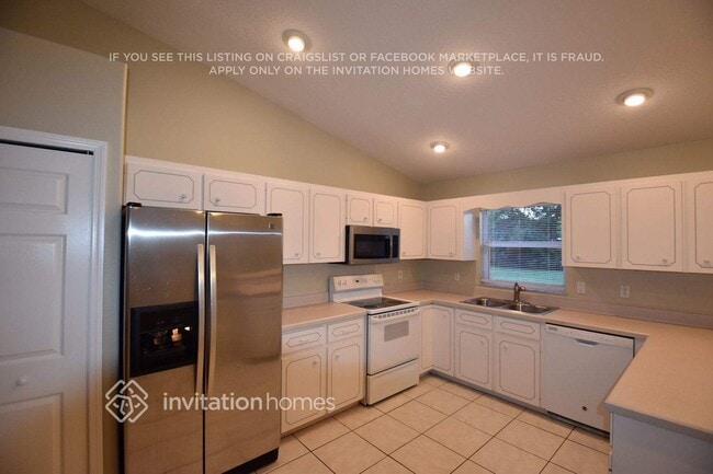 Building Photo - 3104 Pine Tree Dr