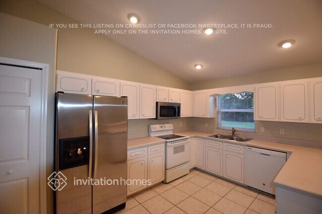 Foto del edificio - 3104 Pine Tree Dr