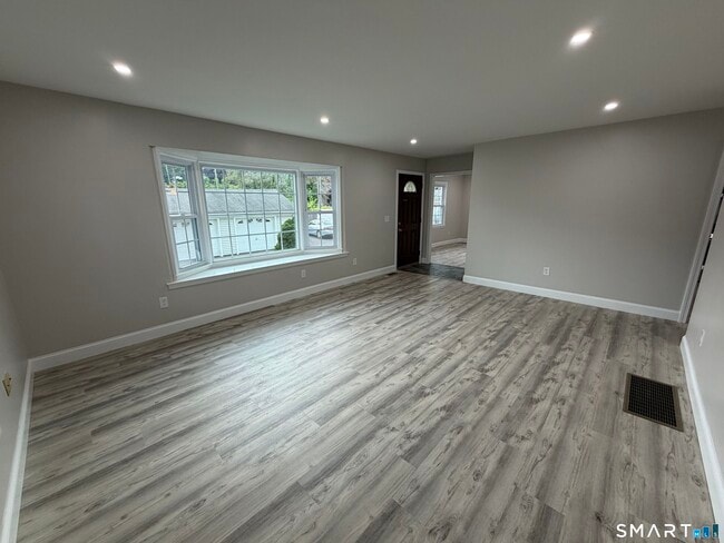 Building Photo - 56 Janet Cir