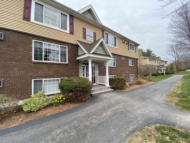 Building Photo - 3981 Brown Ave