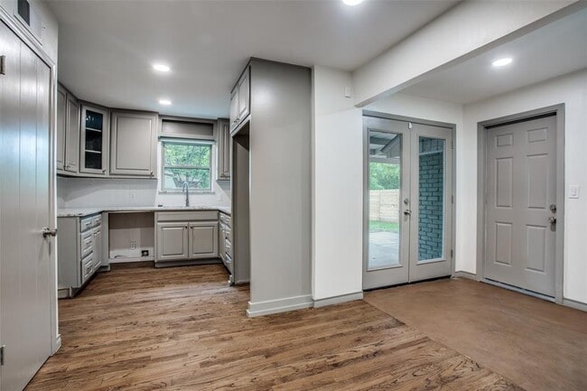 Building Photo - 6572 Fisher Rd