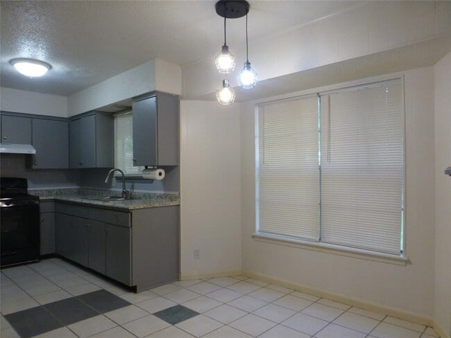 Building Photo - 1708 Raven Dr
