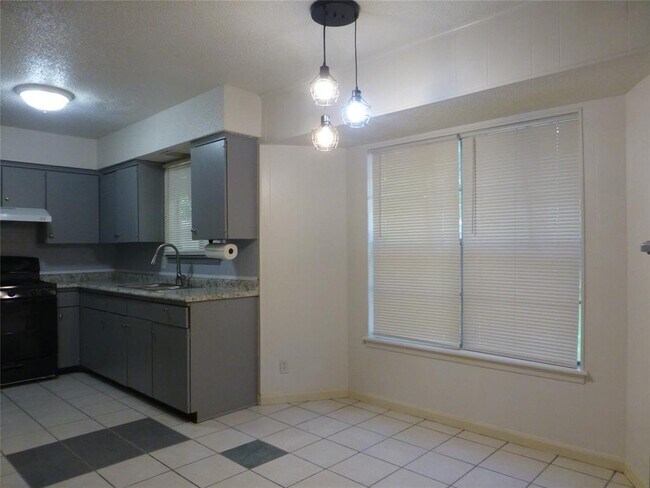 Foto del edificio - 1708 Raven Dr