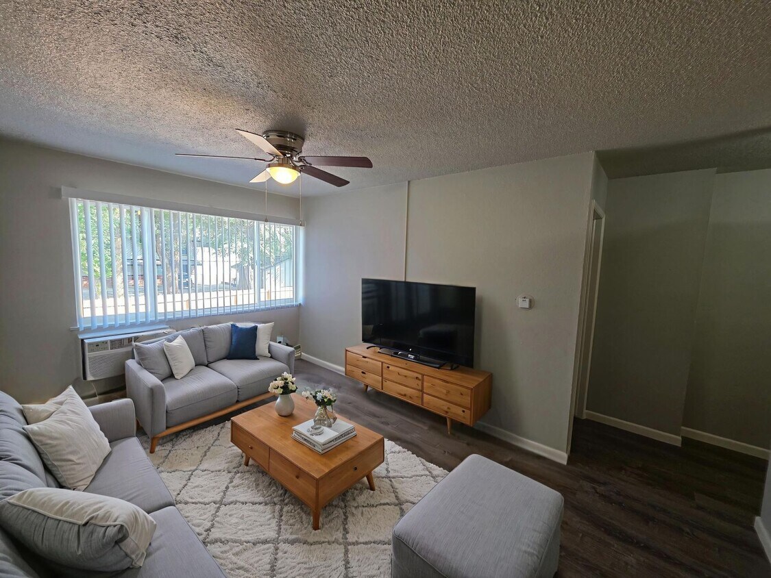 Foto principal - 233 E Arvada St