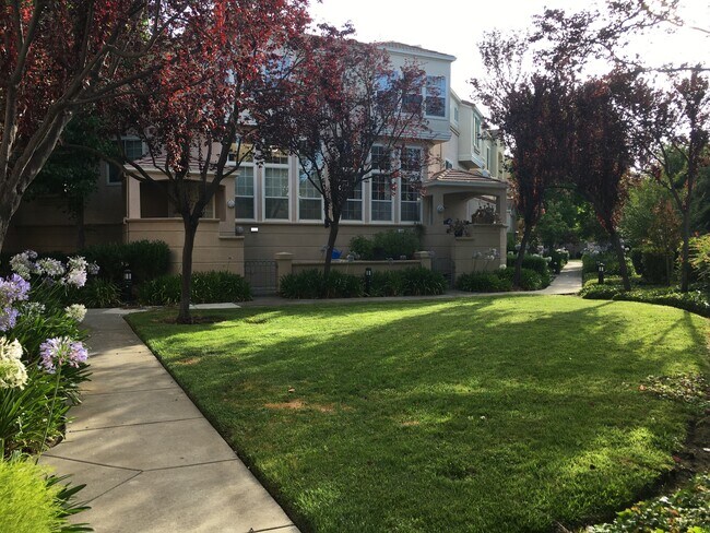 Building Photo - 350 Montecito Way