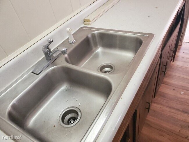 Foto del edificio - 3 br, 1 bath House - 6214 County Highway 1...