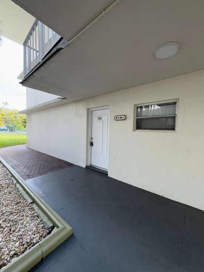 Building Photo - 4235 N University Dr