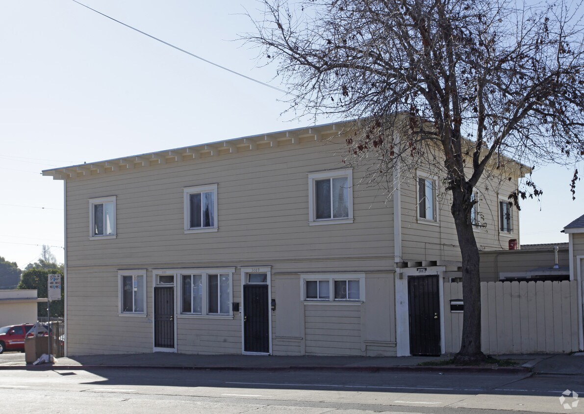 Building Photo - 3573 Laurel Ave