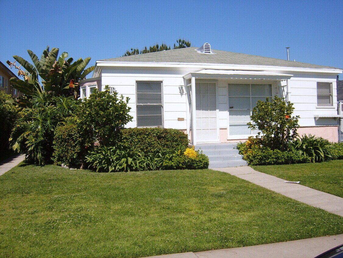 Front - 2049 S Holt Ave
