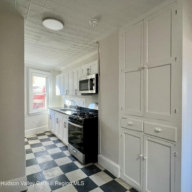 Building Photo - 140 Albany Ave