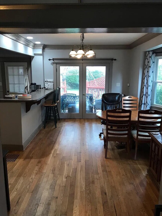 Foto del edificio - 409 Iola Rd