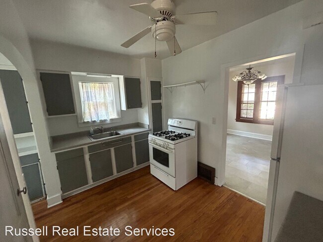 Building Photo - 3 br, 1.5 bath House - 2799 Lakeview Ave