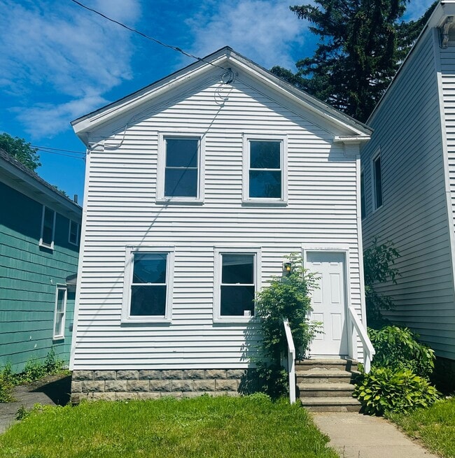 Building Photo - 131 W Schuyler St