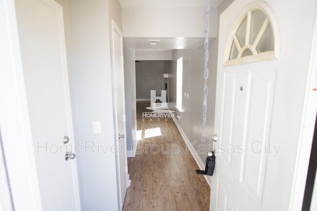 Foto del edificio - 10631 N Locust Ct